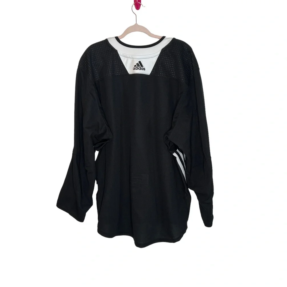 Adidas NHL Detroit Red Wings black jersey - Picture 2 of 7